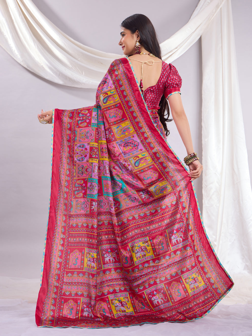Rangrez Muse Printed Saree With Unstitched Blouse Piece.
