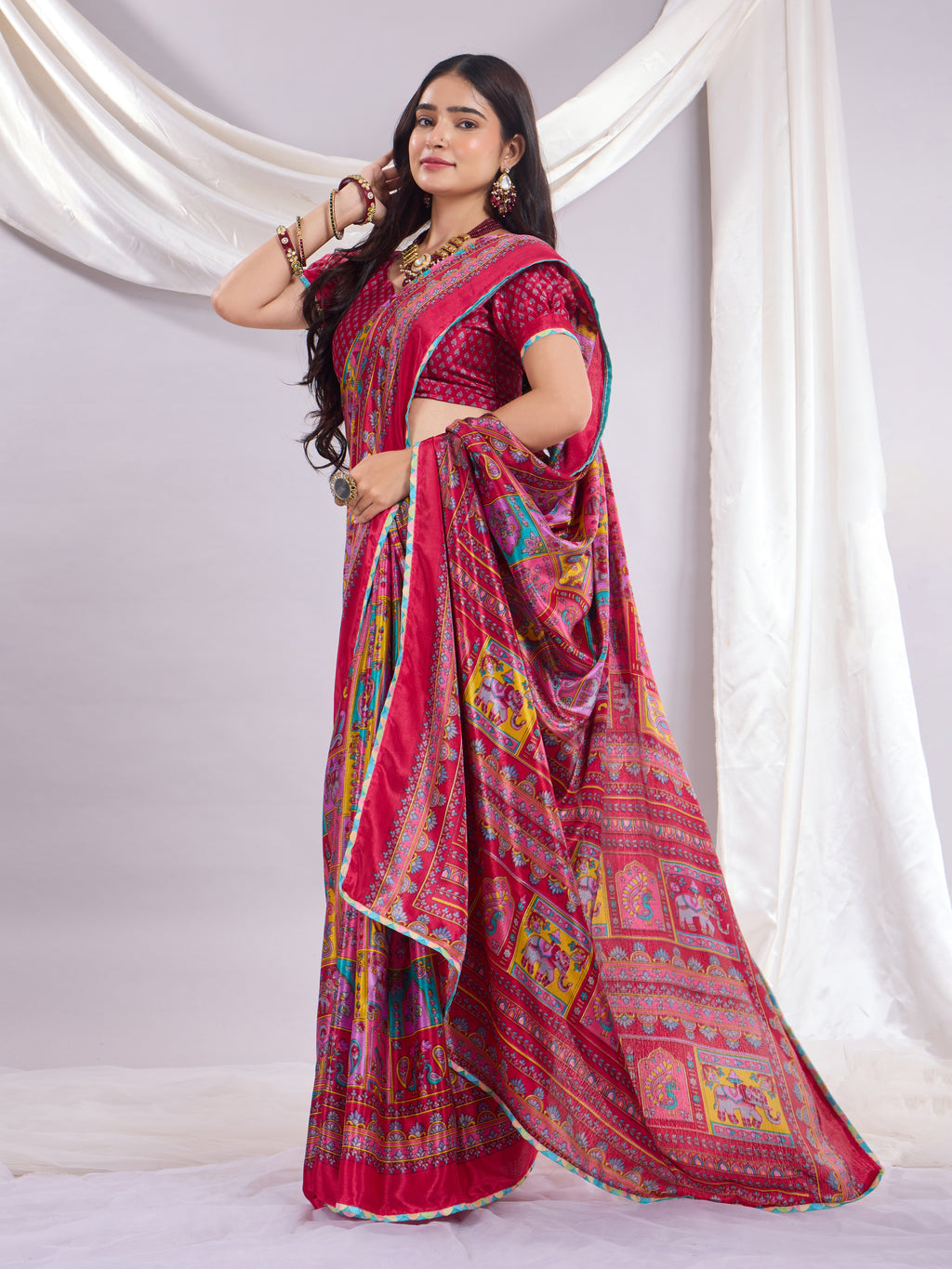 Rangrez Muse Printed Saree With Unstitched Blouse Piece.