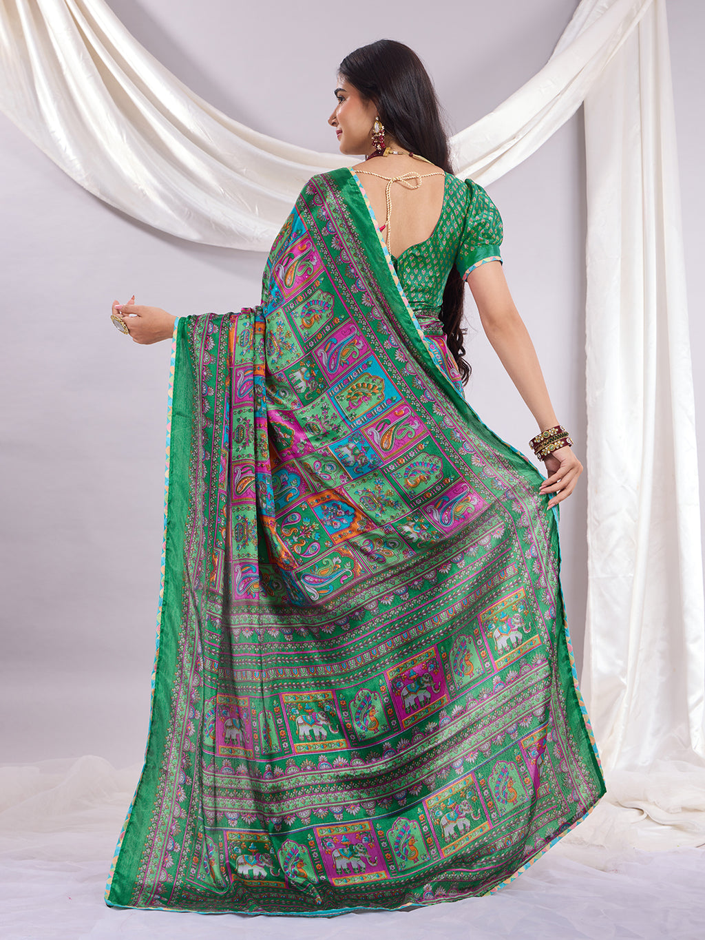 Rangrez Muse Printed Saree With Unstitched Blouse Piece.