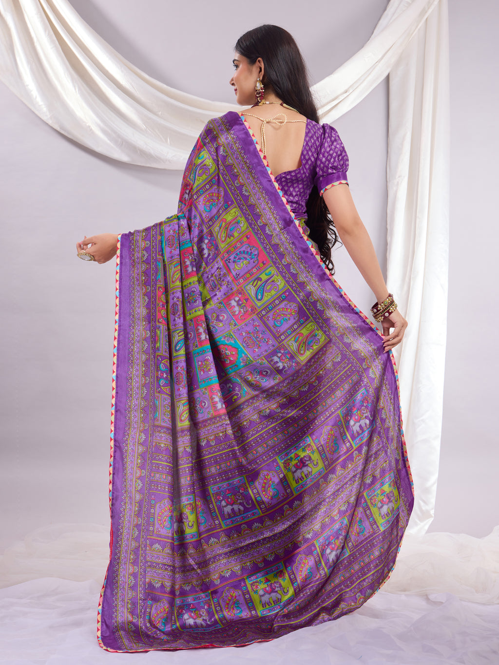 Rangrez Muse Printed Saree With Unstitched Blouse Piece.