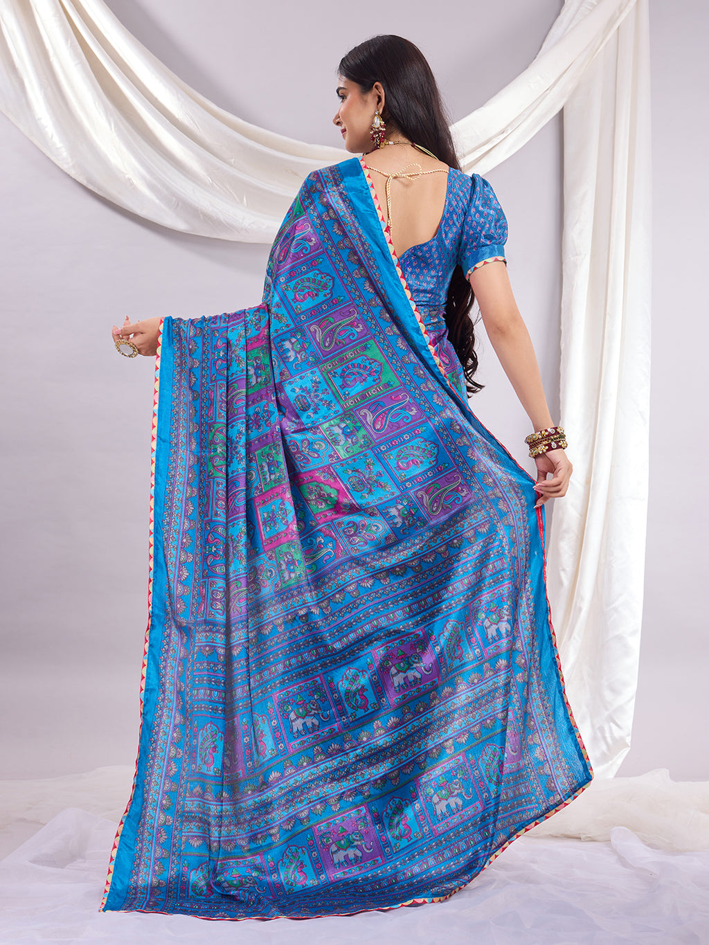 Rangrez Muse Printed Saree With Unstitched Blouse Piece.