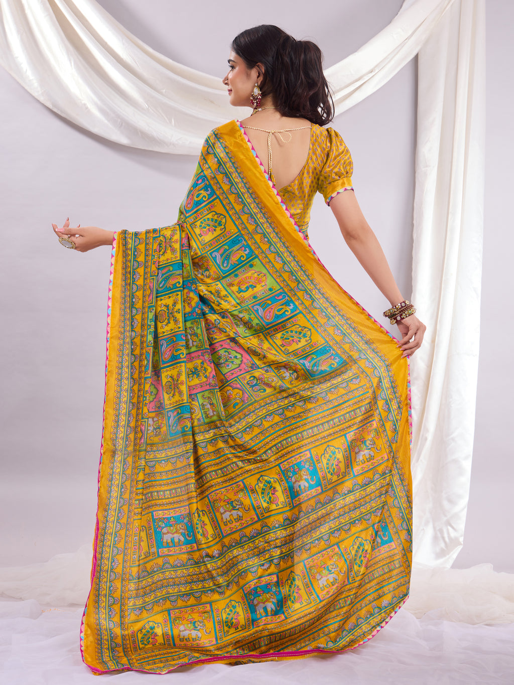 Rangrez Muse Printed Saree With Unstitched Blouse Piece.